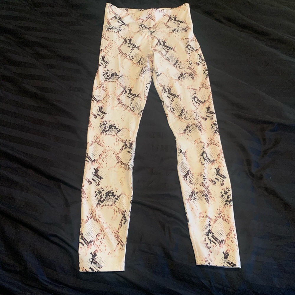 fabletics ultra cool snakeprint leggings